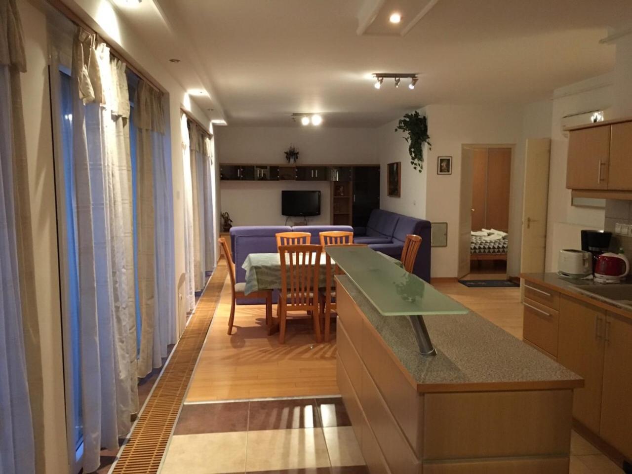 Mary Apartmanhaz Heviz Luaran gambar